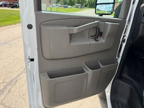Used 2022 Chevrolet Express 3500 w/ Power Convenience Package RWD image 18