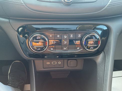 Used 2022 Buick Encore GX Essence w/ Experience Buick Package image 10