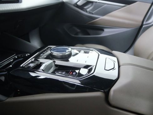 Certified 2026 BMW 530i image 25