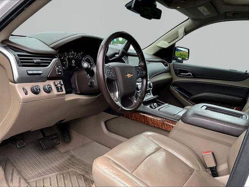 Used 2020 Chevrolet Suburban Premier AWD/4WD image 17