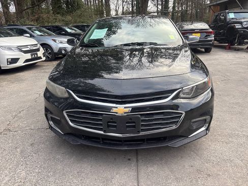 Used 2017 Chevrolet Malibu LT image 3