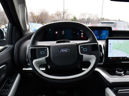 Used 2025 Ford Expedition Platinum AWD/4WD image 12