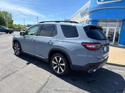 Used 2025 Honda Pilot Touring image 3