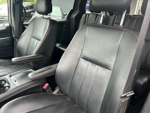 Used 2019 Dodge Grand Caravan GT FWD image 17