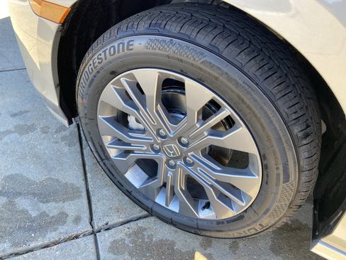 New 2026 Honda Odyssey Touring image 13