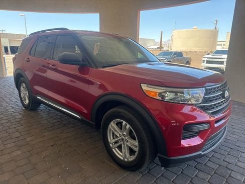 Used 2024 Ford Explorer XLT RWD image 4