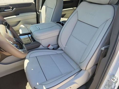 New 2026 GMC Yukon Denali w/ Sun & Power Step Package AWD/4WD image 15