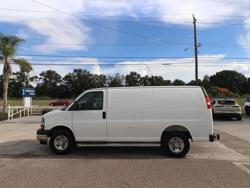 Used 2025 Chevrolet Express 2500 w/ Driver Convenience Package RWD image 8