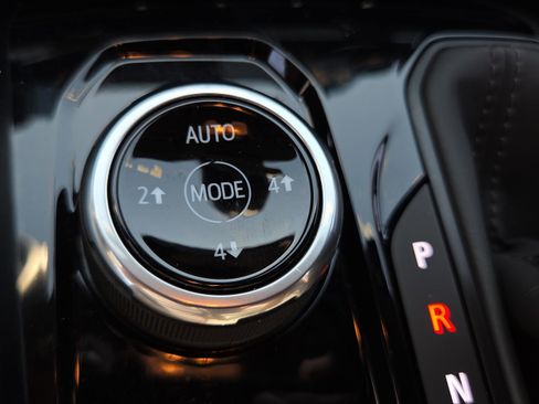 Used 2024 Chevrolet Colorado Trail Boss w/ Technology Package image 21