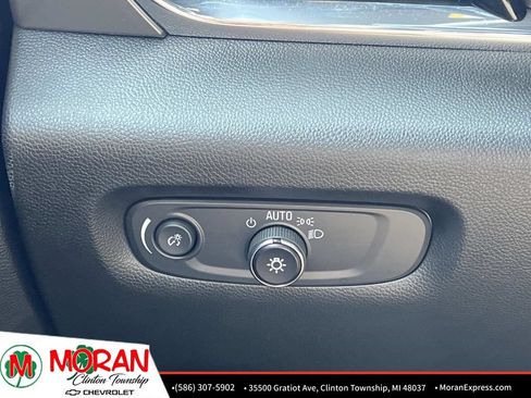 Used 2023 Chevrolet Traverse LT FWD image 28