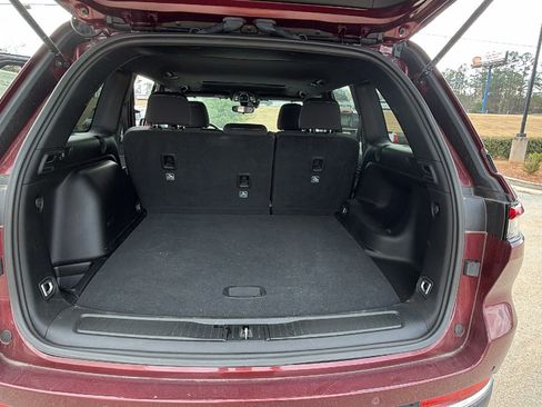 Used 2024 Jeep Grand Cherokee Laredo X image 13