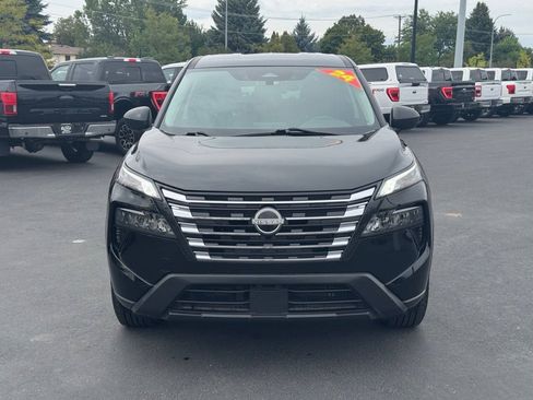 Used 2024 Nissan Rogue S AWD/4WD image 2