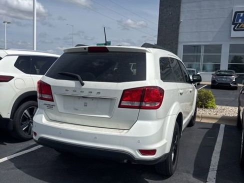Used 2019 Dodge Journey SE FWD image 2