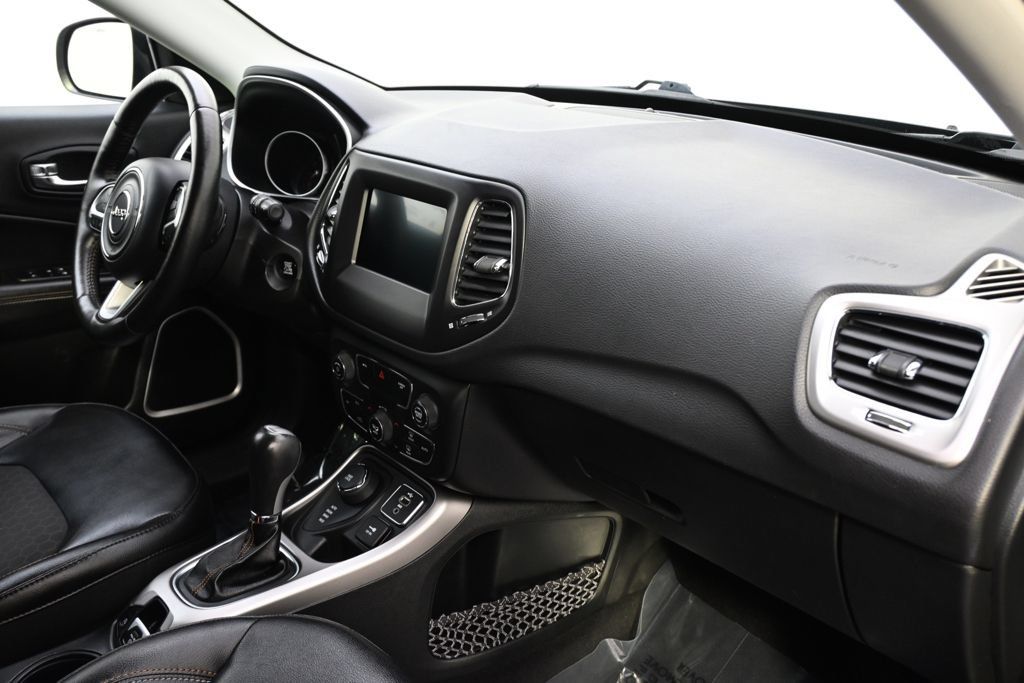 Used 2018 Jeep Compass Latitude w/ Popular Equipment Group AWD/4WD image 15