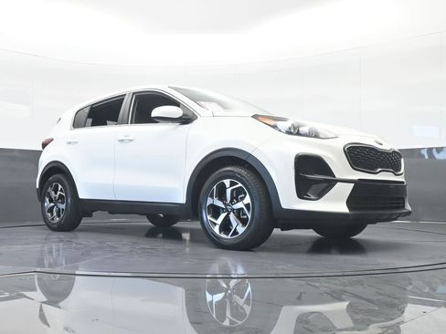 Used 2020 Kia Sportage LX image 56