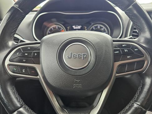 Used 2019 Jeep Cherokee Latitude Plus AWD/4WD image 19