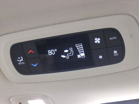 Used 2017 Chrysler Pacifica Platinum FWD image 33