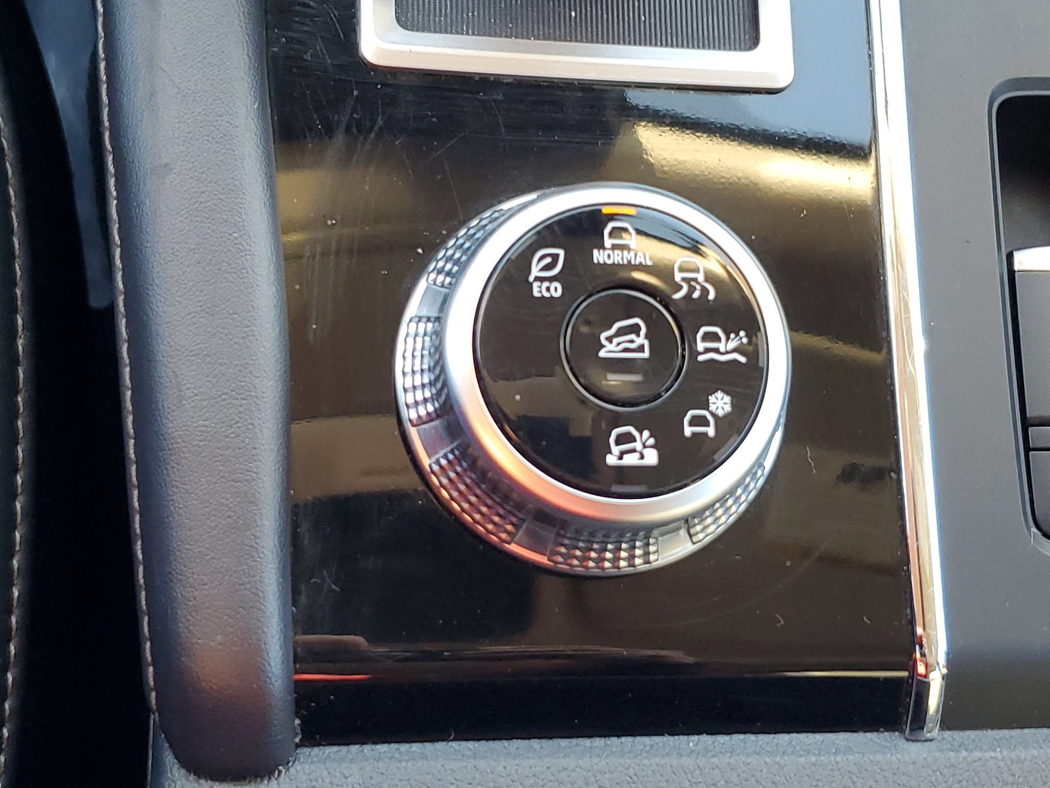 Used 2024 Mitsubishi Outlander AWD image 28