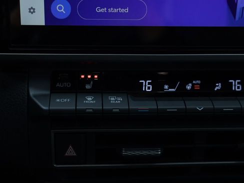 Used 2025 Toyota Camry SE image 7