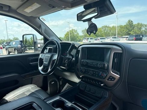 Used 2018 GMC Sierra 2500 Denali w/ Duramax Plus Package AWD/4WD image 10