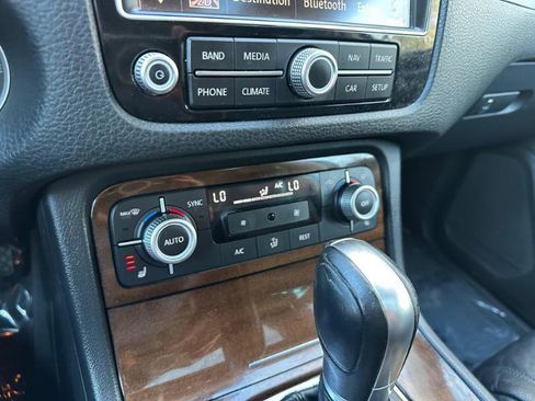Used 2015 Volkswagen Touareg VR6 AWD/4WD image 27