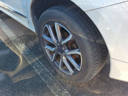 Used 2017 Volvo XC60 T6 Dynamic w/ Advanced Package AWD/4WD image 4