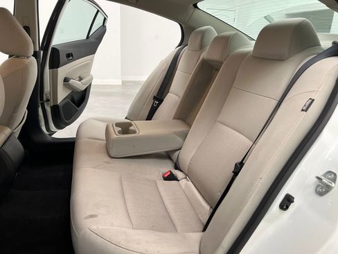 Used 2024 Nissan Altima 2.5 SV FWD image 12