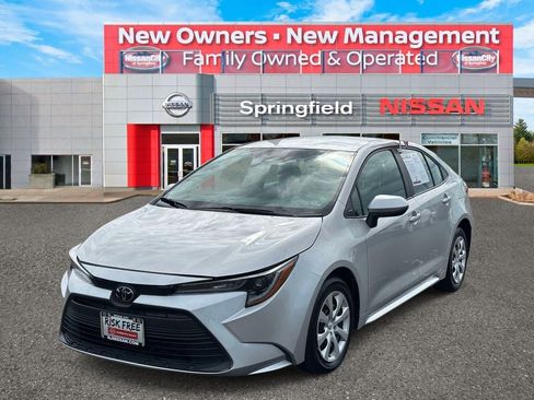 Used 2024 Toyota Corolla LE FWD image 2