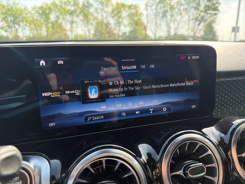 Used 2025 Mercedes-Benz GLB 250 image 26