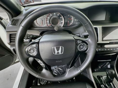 Used 2017 Honda Accord Sport image 11