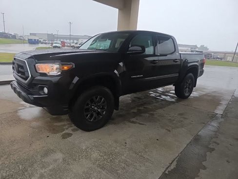 Used 2023 Toyota Tacoma SR5 w/ SR5 Appearance Package RWD image 2