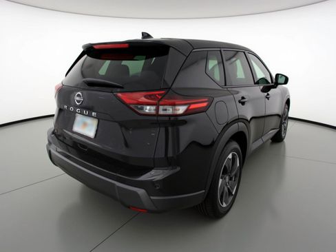 Used 2025 Nissan Rogue SV image 9