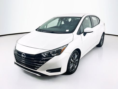 Used 2025 Nissan Versa SV FWD image 3