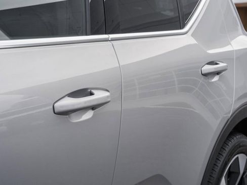 Certified 2023 Volvo XC40 B5 Plus w/ Protection Package Premier image 17