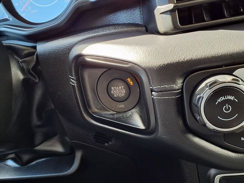 Used 2025 Jeep Wrangler Sahara image 10