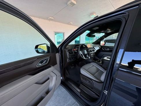 Used 2024 Chevrolet Suburban Z71 w/ Z71 Off-Road Package image 12