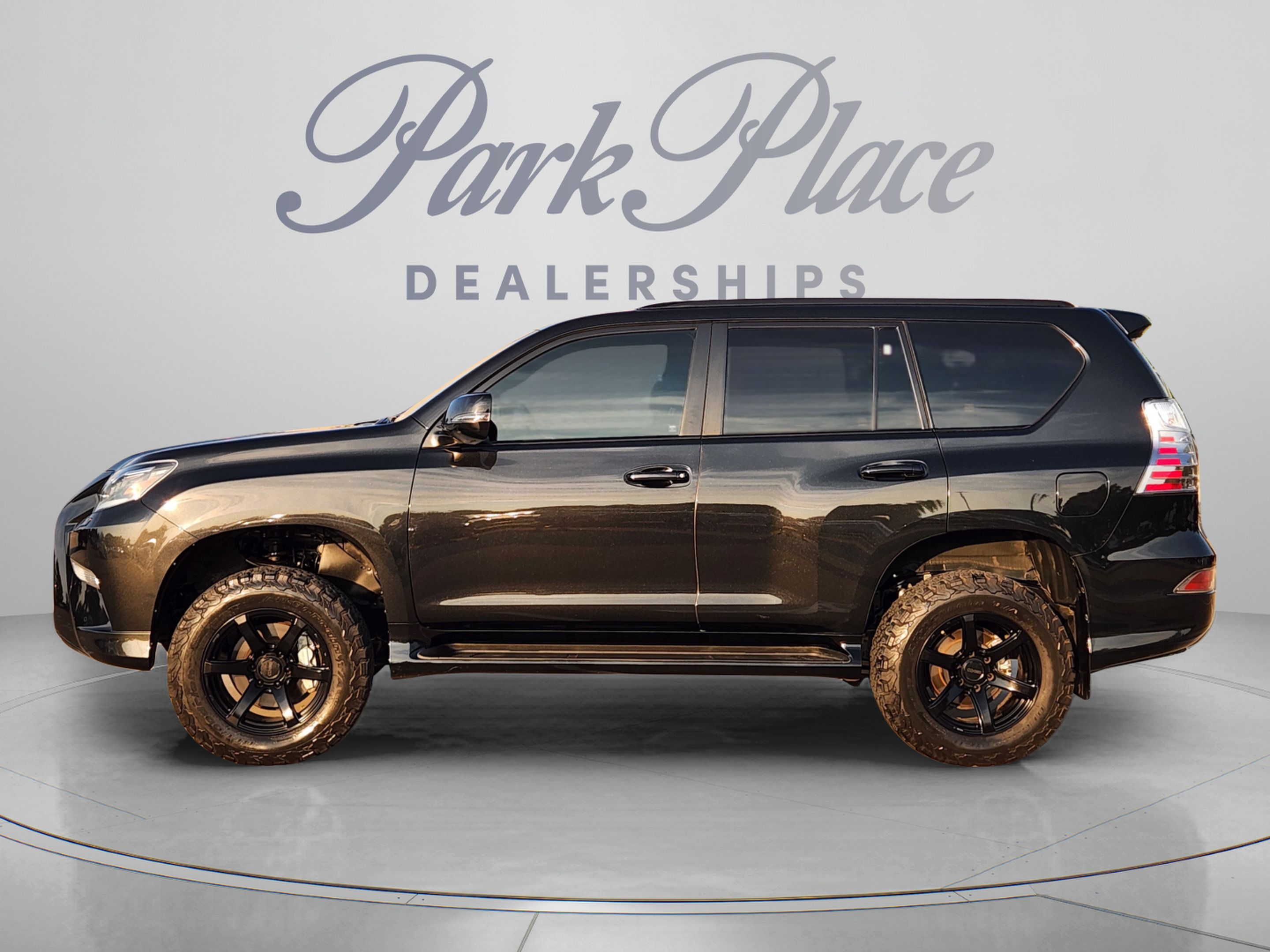 Used 2023 Lexus GX 460 Premium w/ Premium Plus Package AWD/4WD image 2