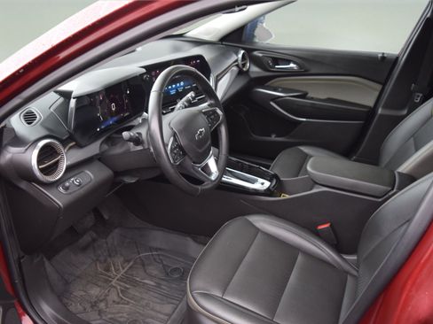 Used 2024 Chevrolet Trax ACTIV w/ Sunroof Package image 11