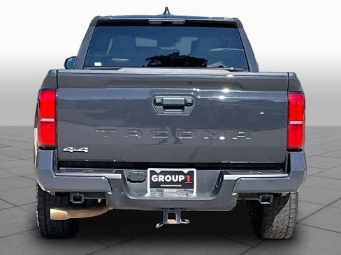 Used 2025 Toyota Tacoma SR5 AWD/4WD image 5