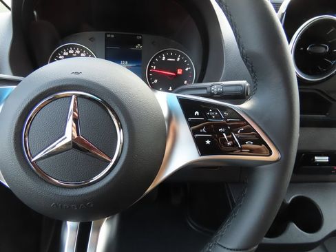 Used 2025 Mercedes-Benz Sprinter 2500 image 13