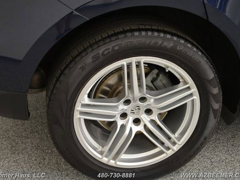 Used 2020 Porsche Macan S image 44