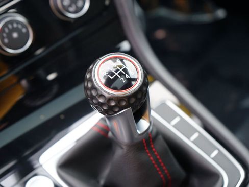 Used 2019 Volkswagen GTI SE image 19