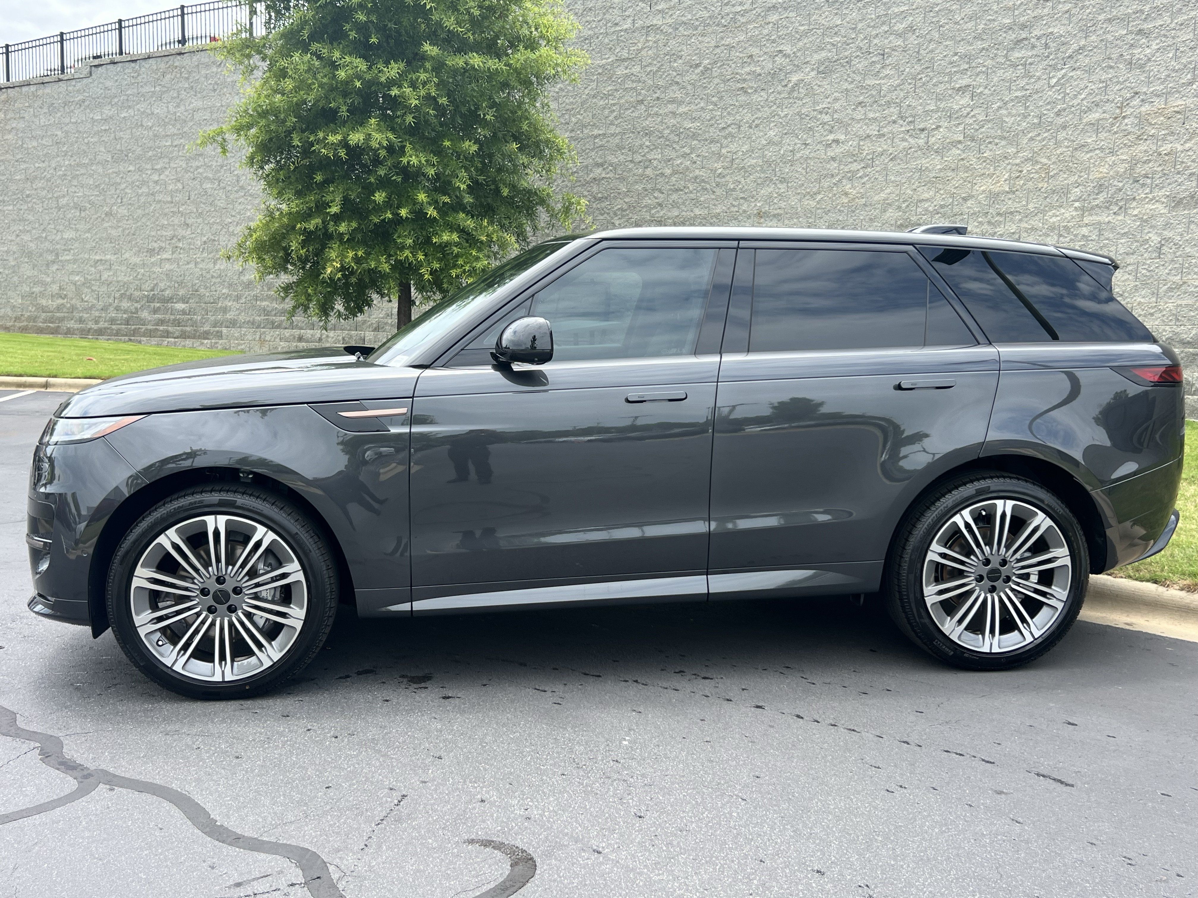 New 2026 Land Rover Range Rover Sport Dynamic SE AWD/4WD image 4