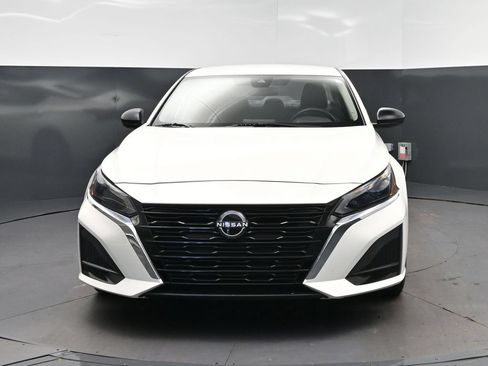 Used 2025 Nissan Altima 2.5 SV FWD image 10