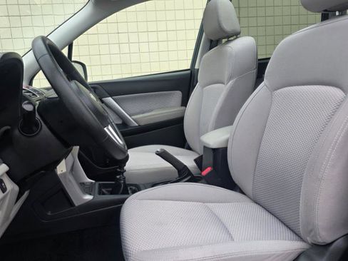 Used 2017 Subaru Forester 2.5i Premium image 11