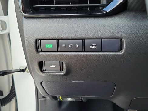 Used 2024 Nissan Sentra SV FWD image 19