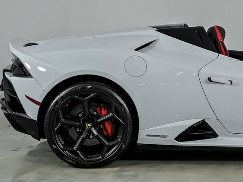 Used 2023 Lamborghini Huracan EVO RWD image 12