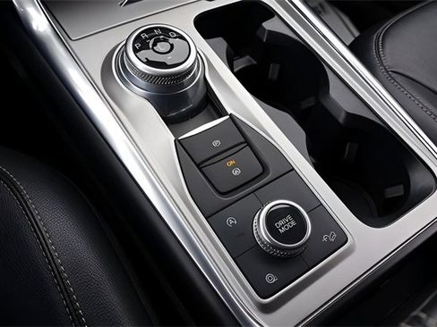 Used 2021 Ford Explorer XLT w/ Equipment Group 202A image 23