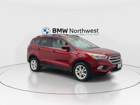 Used 2017 Ford Escape SE w/ Equipment Group 201A image 6