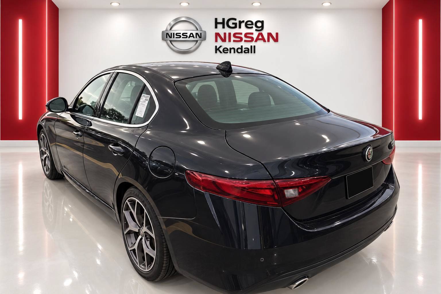 Used 2021 Alfa Romeo Giulia Ti RWD image 2